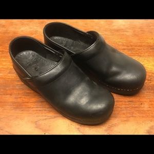 Black oiled Dansko clogs, size 39
